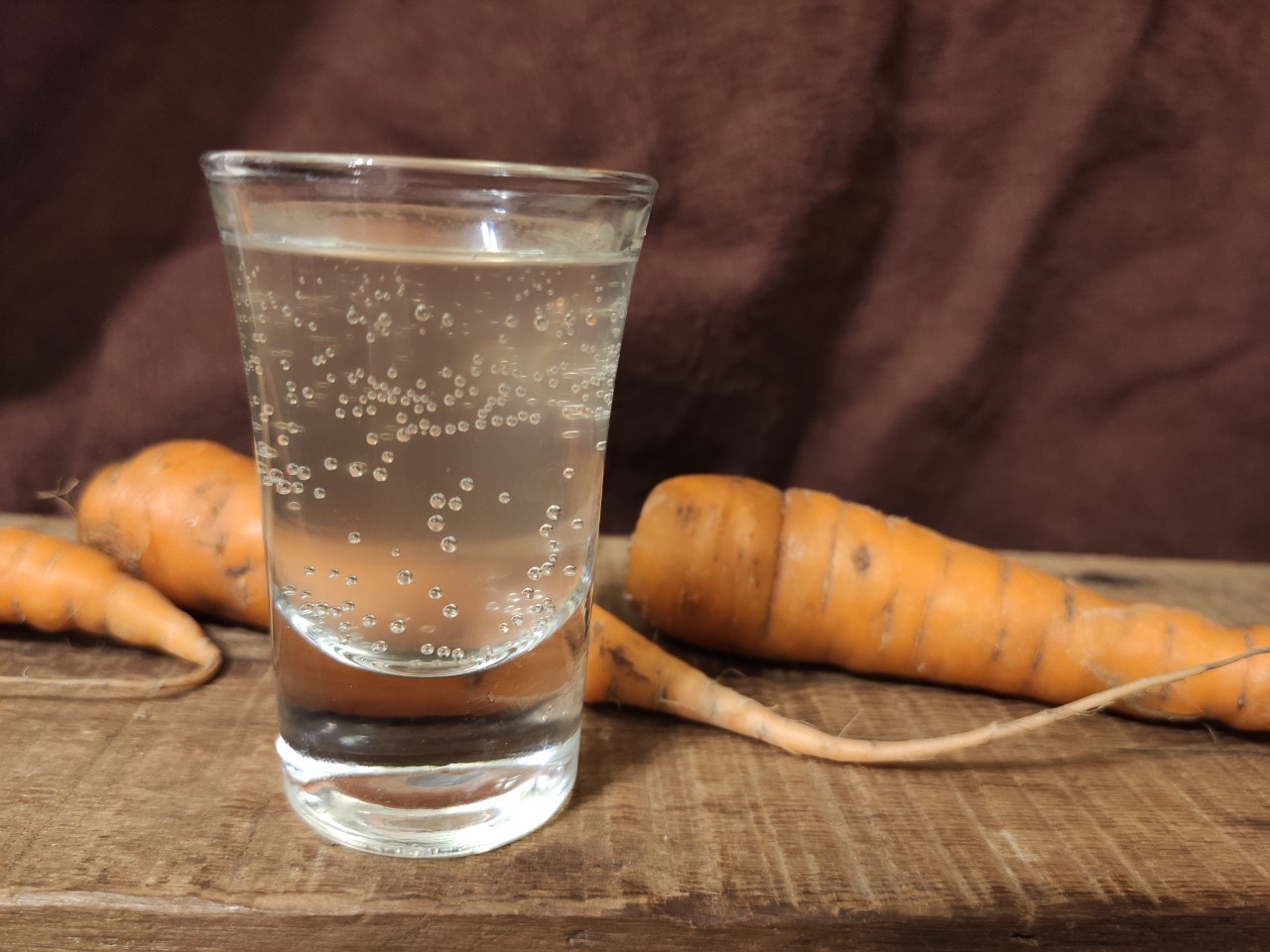 瘦巴巴紅蘿蔔與乾巴巴薑汁汽水